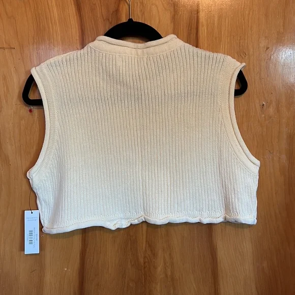 Cropped Sweater Tank - Picture 4 of 4